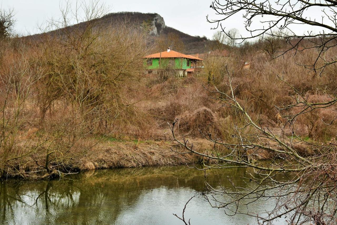 Къща Край Реката/ House By The River Vetrintsi ภายนอก รูปภาพ
