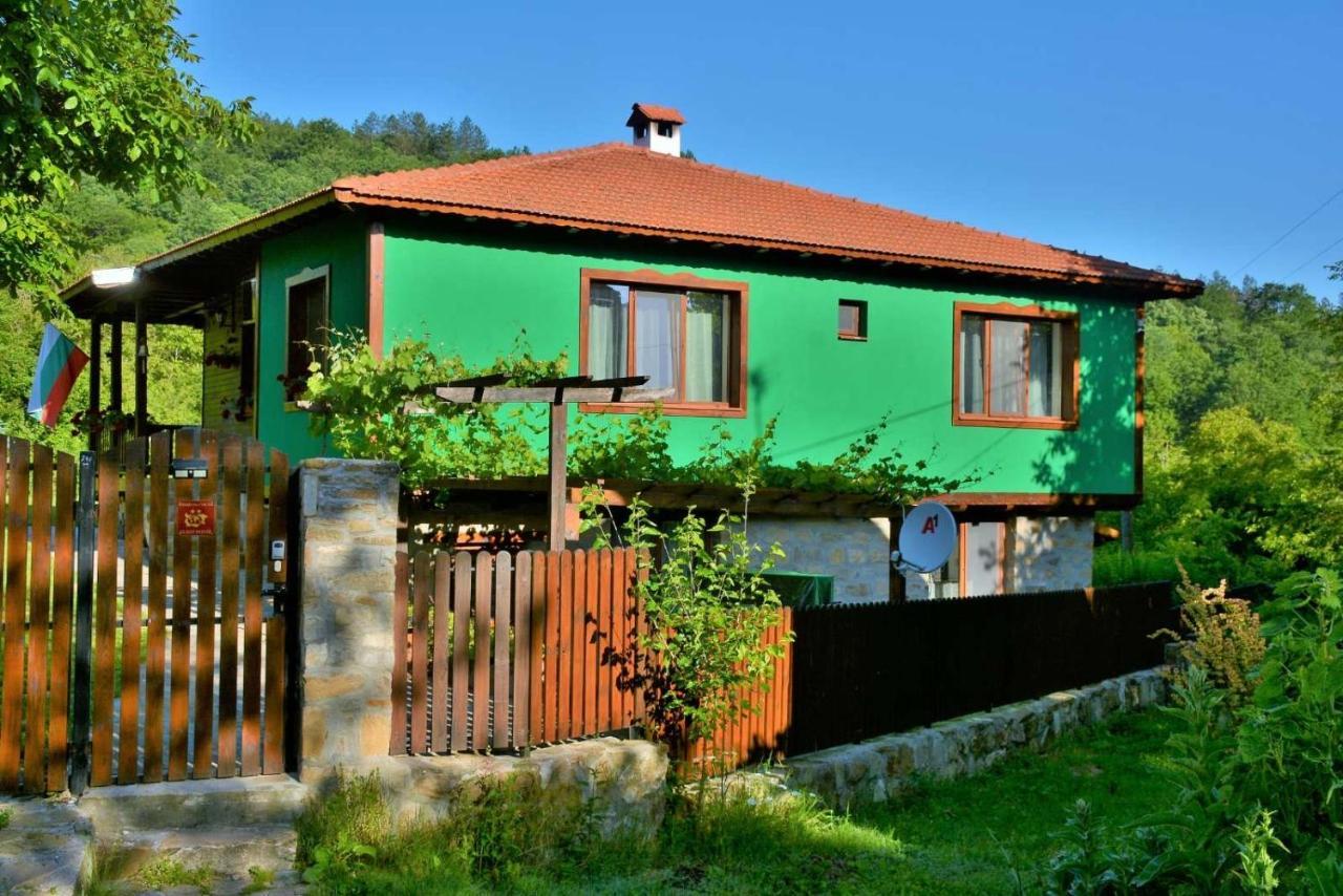 Къща Край Реката/ House By The River Vetrintsi ภายนอก รูปภาพ