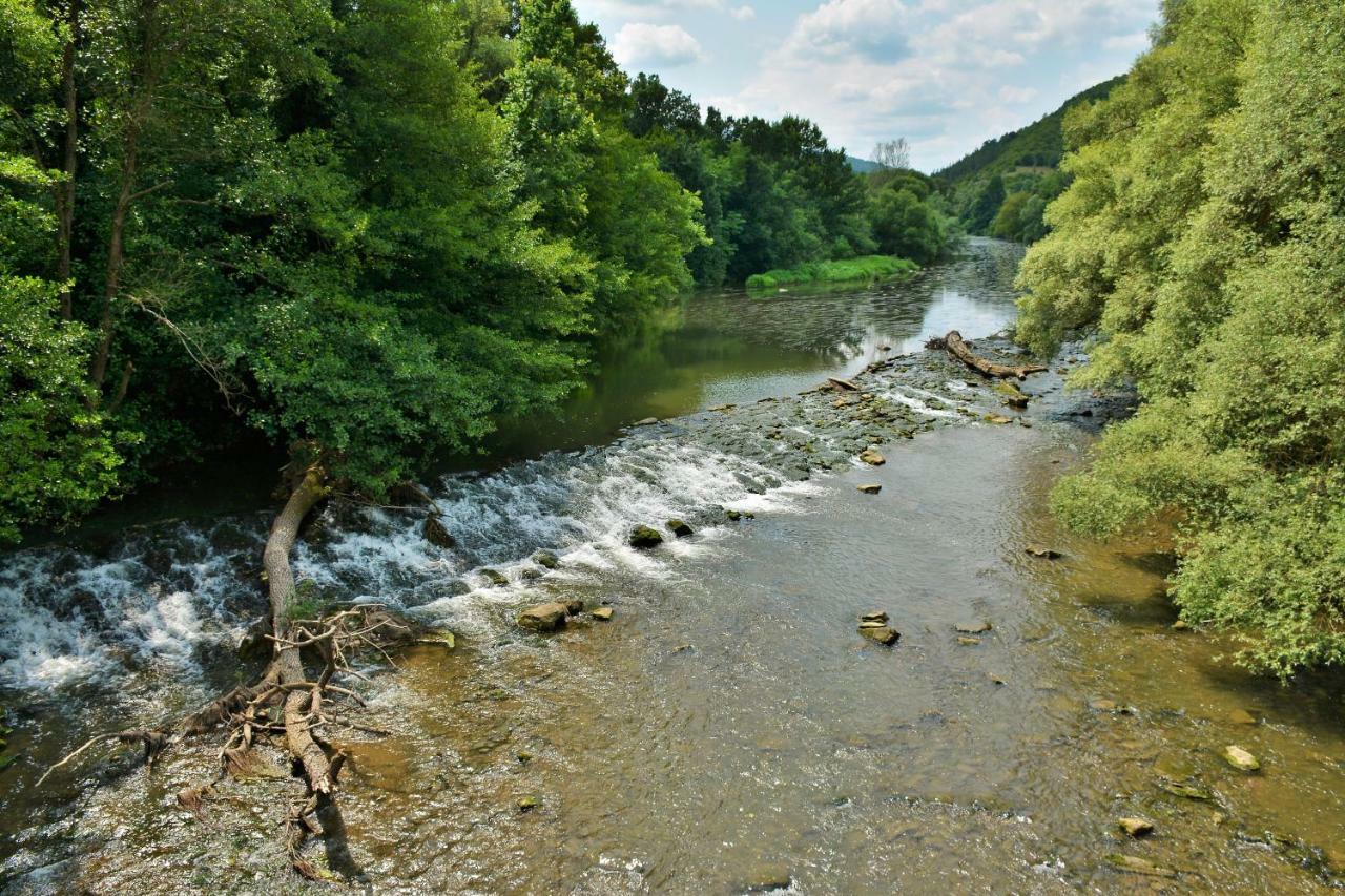 Къща Край Реката/ House By The River Vetrintsi ภายนอก รูปภาพ
